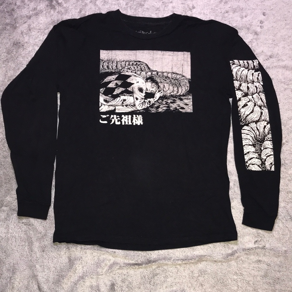 Hot Topic Junji Ito Black Long Sleeve Graphic Tee with White Horror Panel